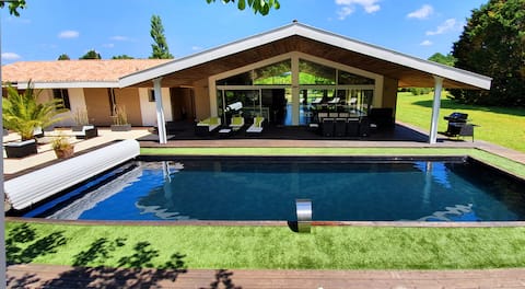 Large Villa with pool in wooded property