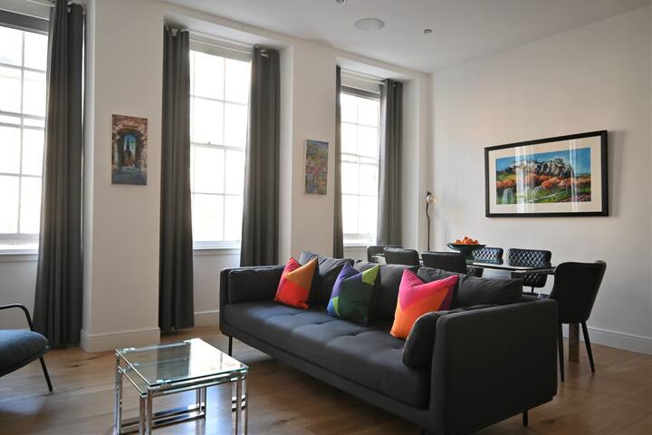 Royal Mile 4 Bed Luxury (incl Sauna & Jacuzzi) gallery image 2