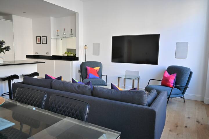 Royal Mile 4 Bed Luxury (incl Sauna & Jacuzzi) gallery image 3