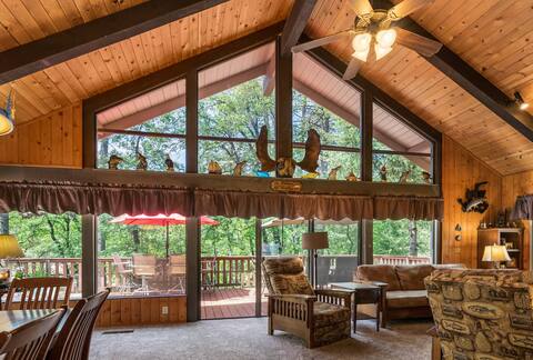 Gorgeous Lakehouse w/Hot Tub,Pool Table & MORE