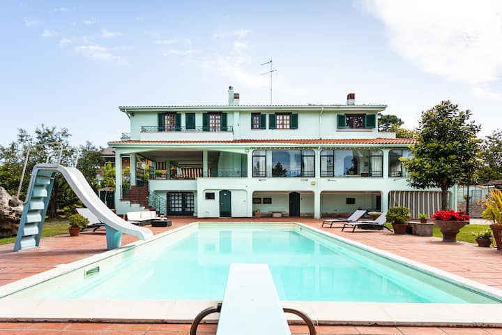 Presidential villa, swimming pool + barbecue, 300 m from the sea