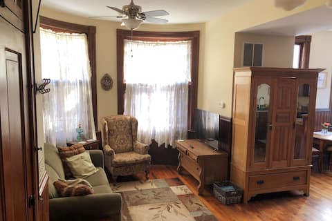 Fannie Stout House Gatehouse (apt 1)