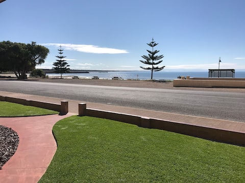 Beachfront Apartment on the Esplanade Sleeps 8