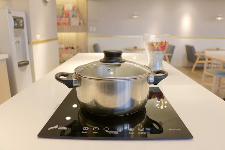 【頂級星空景觀房】020245 六人房#台北車站#三房一廳間#24小時櫃檯#高樓層景觀 gallery image 2