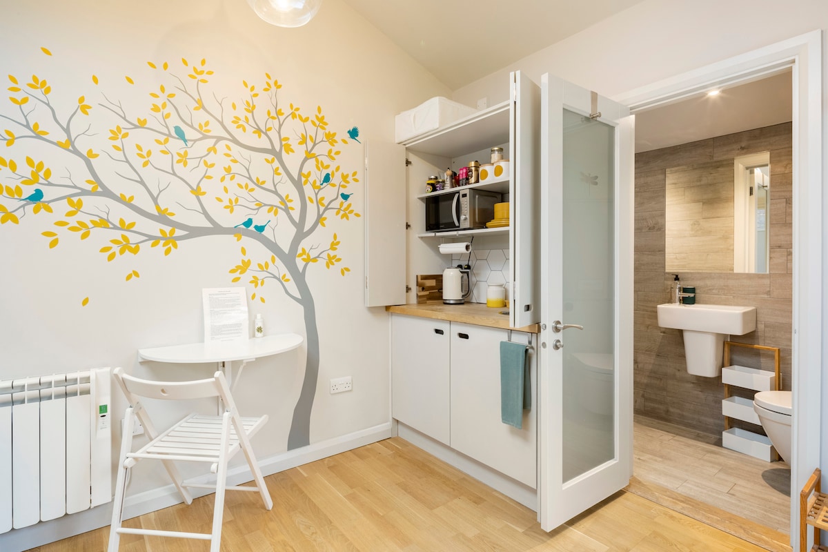 Top performing Airbnb: Stunning city ‘cabin’, double with en suite in Cambridge