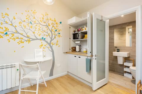 Top performing Airbnb: Stunning city ‘cabin’, double with en suite in Teversham