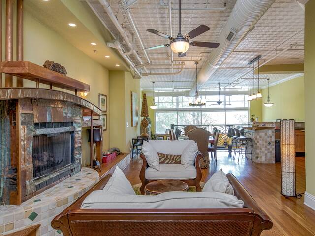 ~5 star Downtown Spacious Retreat at 35 Patton gallery image 3