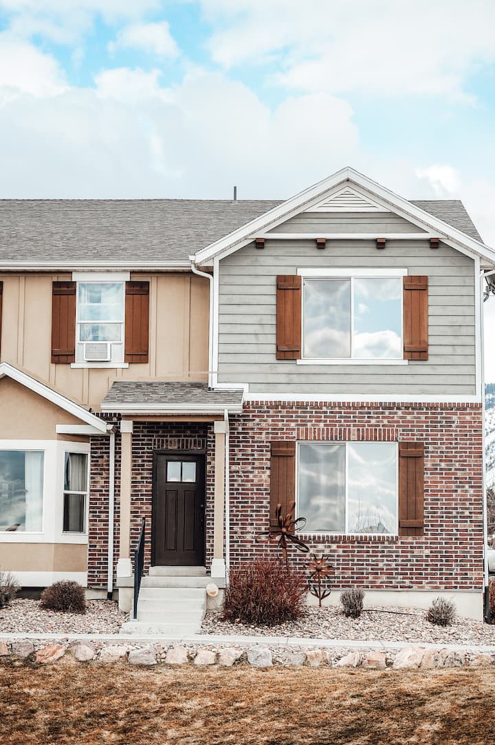 Charming Home North Logan 3bd/2.5ba Sleeps 6 - Logan, UT