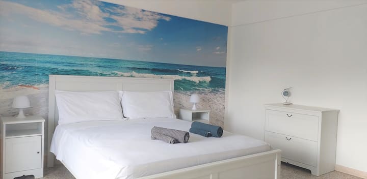 غرفة نوم 1 بسرير مزدوج + سرير مفرد أو سرير اختياري