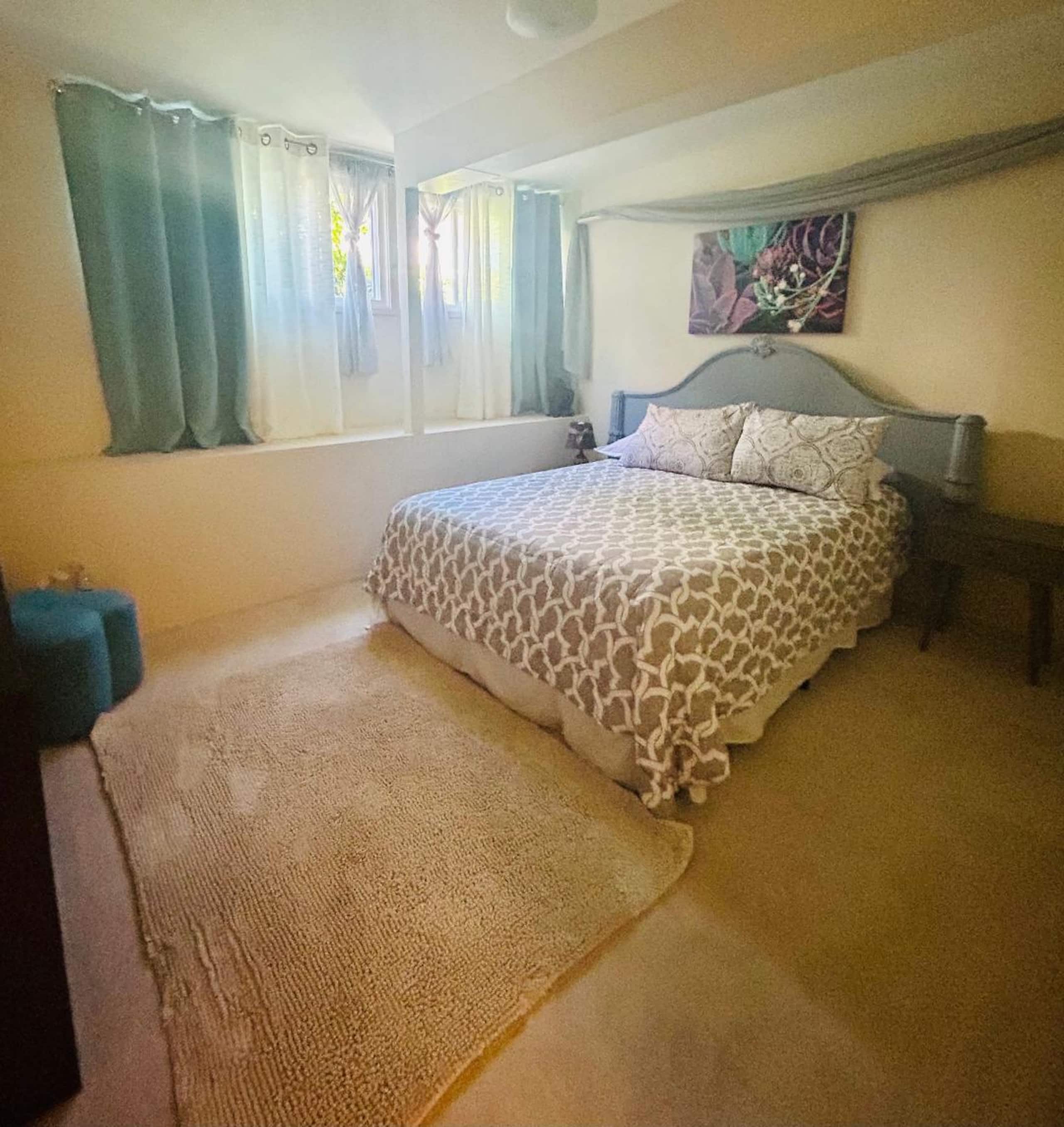 Home in Honolulu · ★4.79 · 2 bedrooms · 2 beds · 1 private bath - Image 2