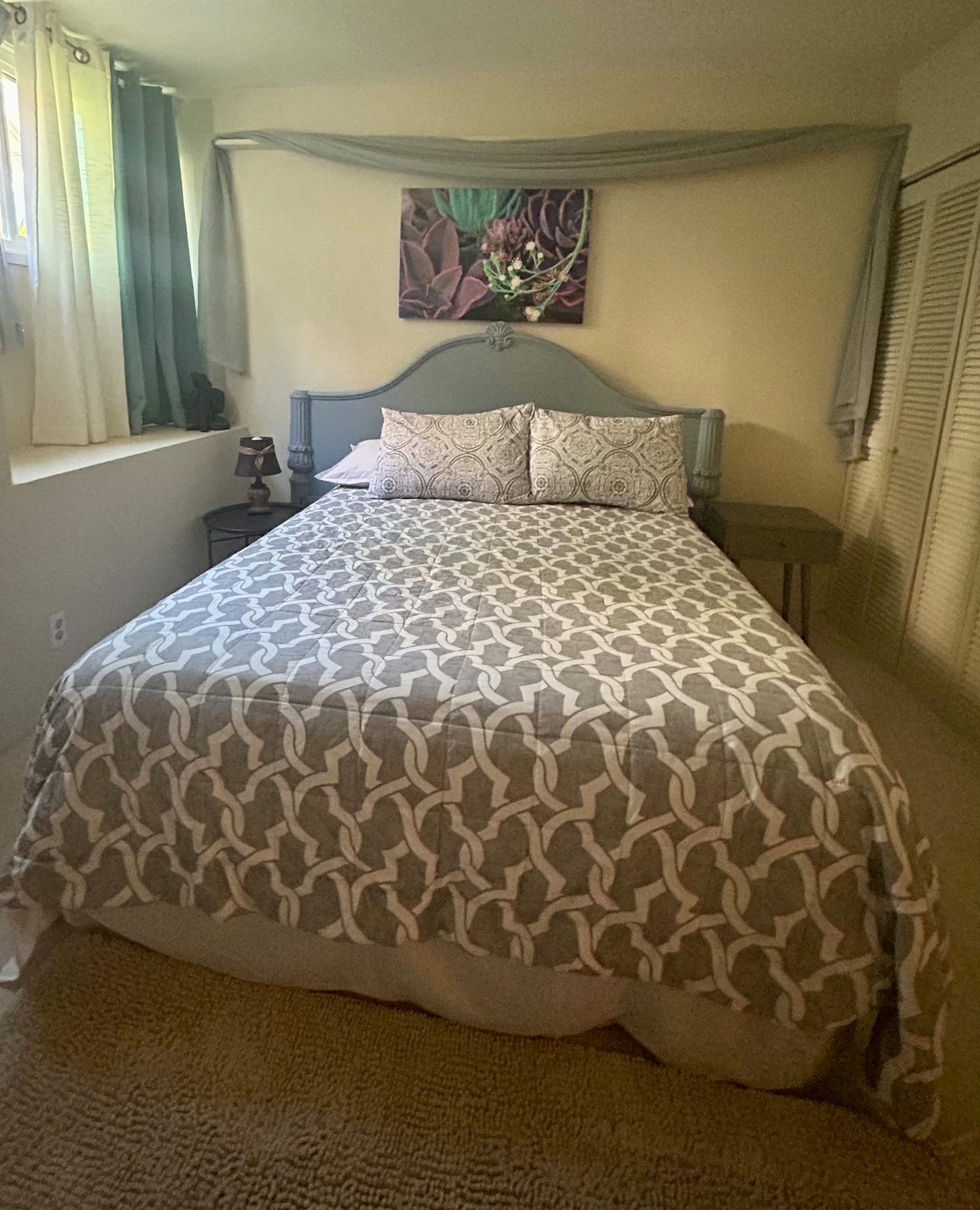 Home in Honolulu · ★4.79 · 2 bedrooms · 2 beds · 1 private bath - Image 3