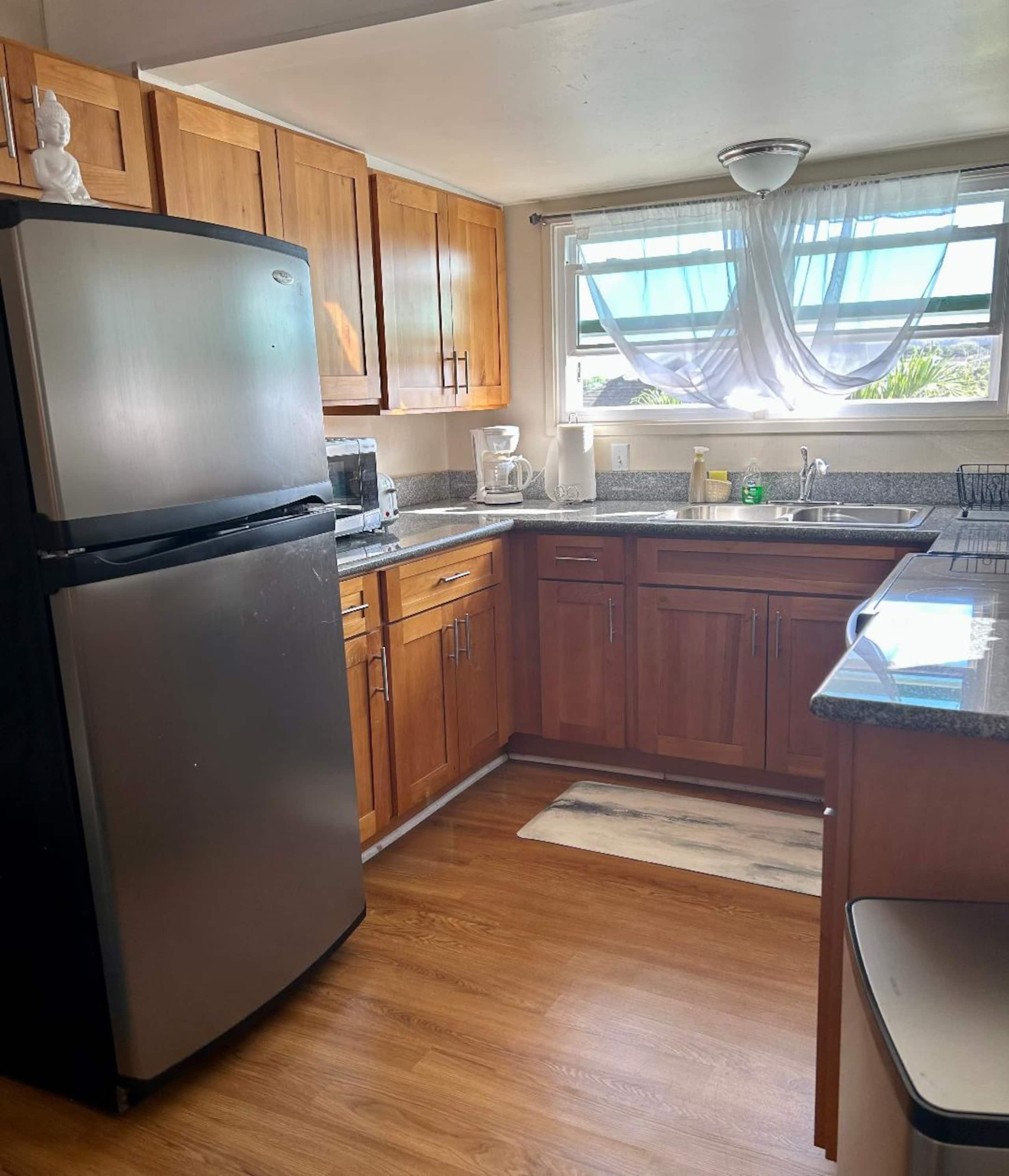 Home in Honolulu · ★4.79 · 2 bedrooms · 2 beds · 1 private bath - Image 10
