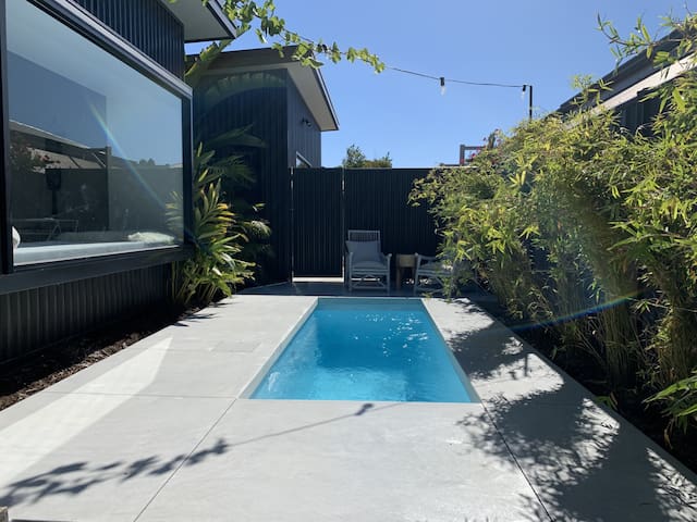 Modern Dunsborough Escape (Free Wi-Fi)