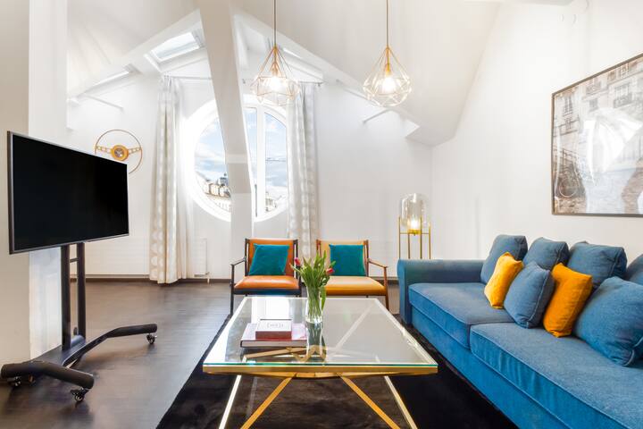 Serene City Center Oasis | Lux Design, ♛Royal Beds gallery image 3