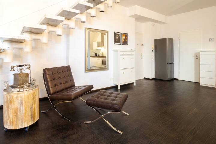 Serene City Center Oasis | Lux Design, ♛Royal Beds gallery image 5