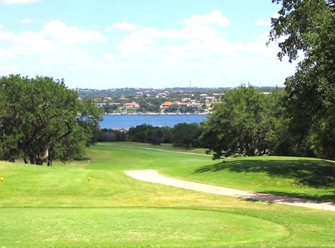 Golf course home near Lake Travis 3 bdrms Sleeps 8