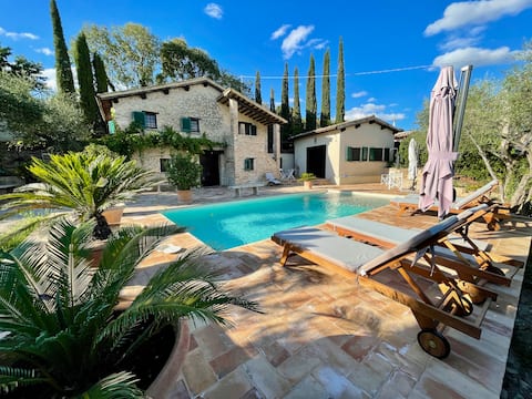 Private Umbrian Villa w Mineral Salt Pool