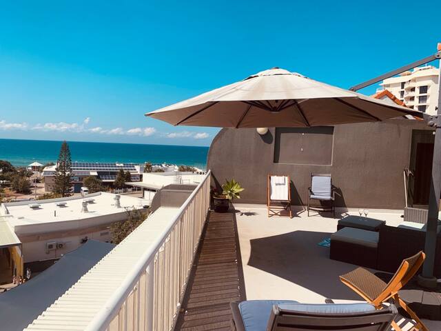 Coolum Beach Fantastic Penthouse.Sunshine Coast.