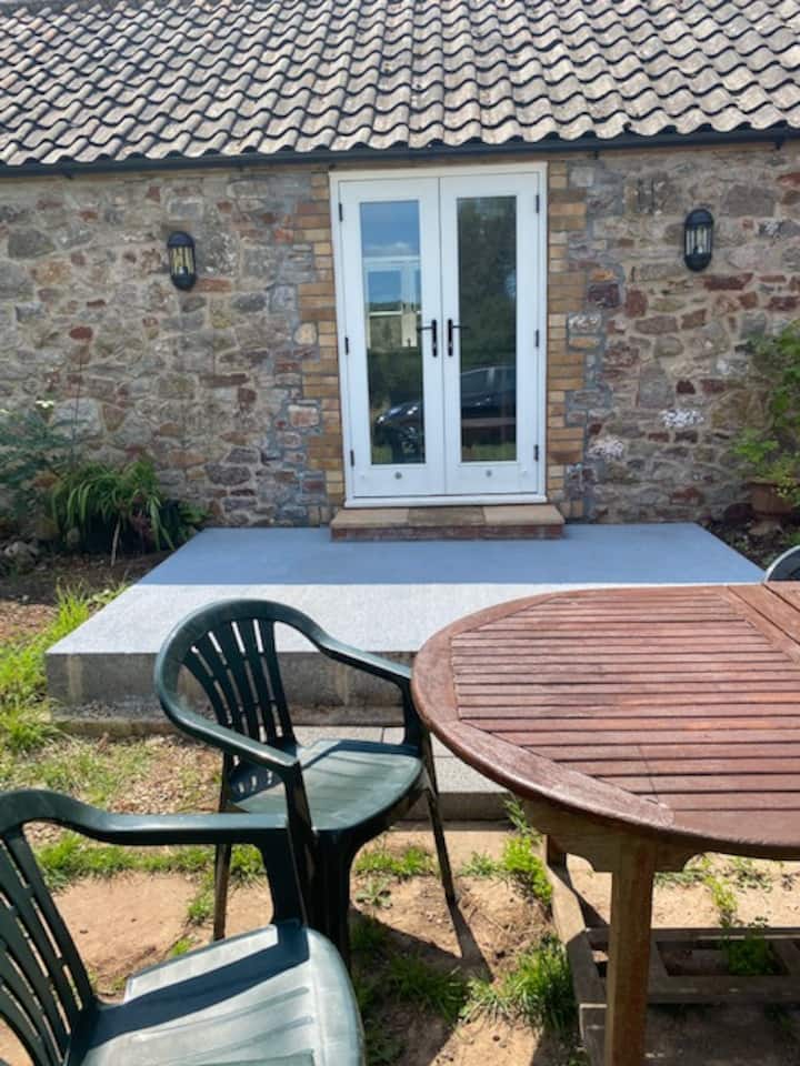 Lodge 3, The Grange, Wick, Bristol Bungalows for Rent in Wick