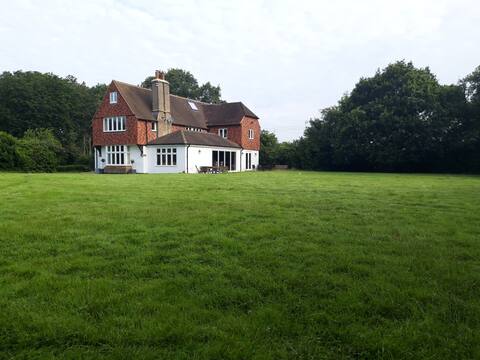 Five Star* 7 Bed > Hot Tub > 3 Acres > Sleeps 14