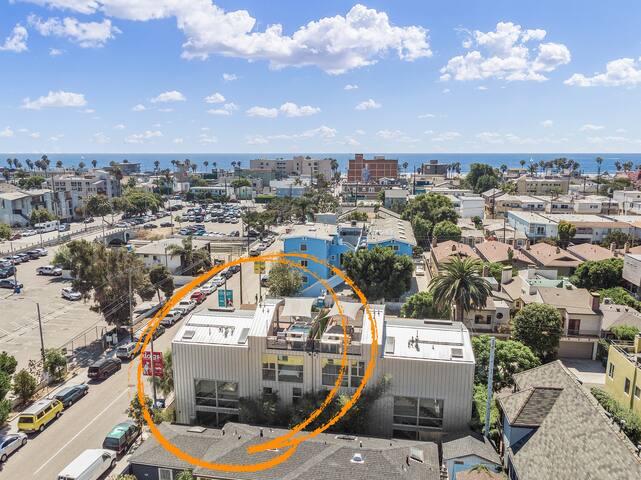 Alberta Beach Loft – Modern Home w/ Rooftop & Spa gallery image 4