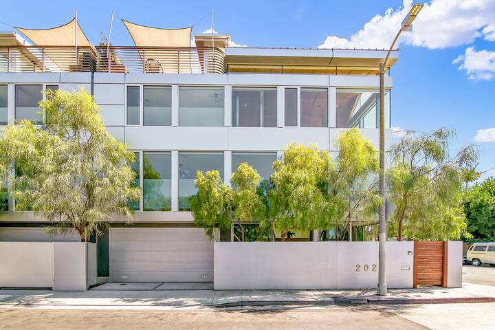 Alberta Beach Loft – Modern Home w/ Rooftop & Spa gallery image 5