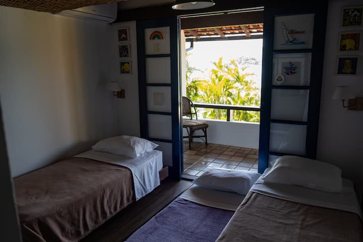 Suite 2, con dos camas de una plaza, que es una cama nido.