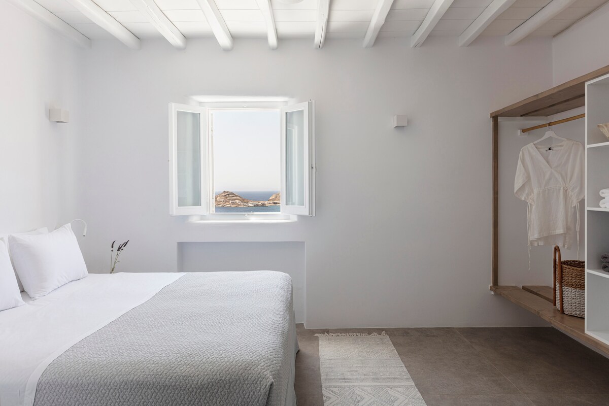 Feel like a king in our extra comfortable king size beds. 