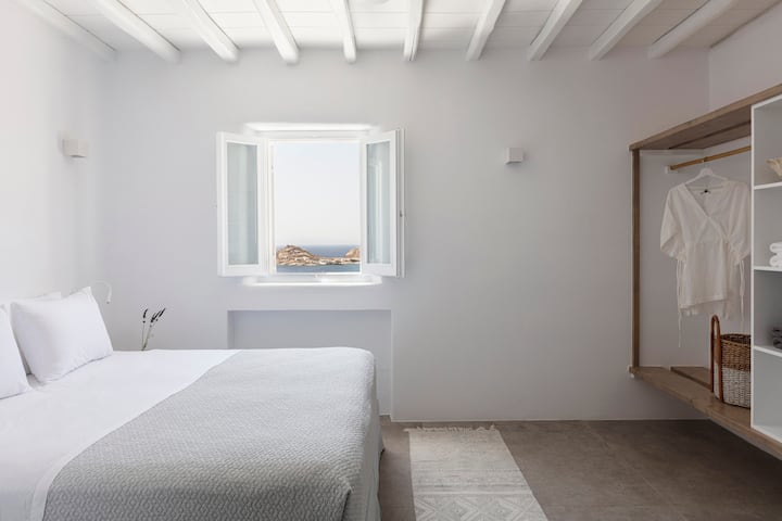 Cíťte sa ako kráľ v našich mimoriadne pohodlných manželských posteliach veľkosti King. 