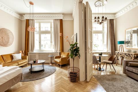 Danube Dream Home In The Absolute Center V11