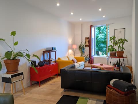 Annonce Airbnb populaire: Bright, historic center, free parking à Beaune