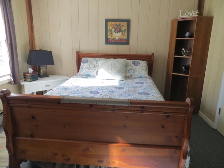 Posteľ s manželskou posteľou Queen od 70/s - štúdiový apartmán
