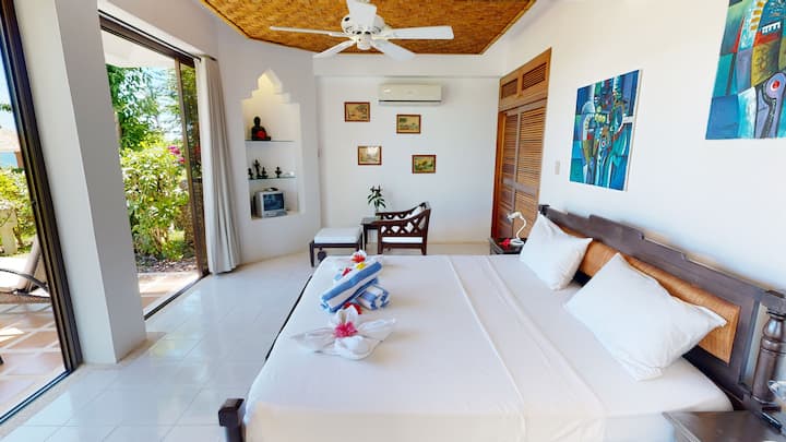 Habitación en planta baja con aire acondicionado.