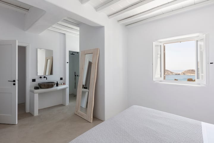 En caso de que te lo preguntes, este es un dormitorio de 35 metros cuadrados. 