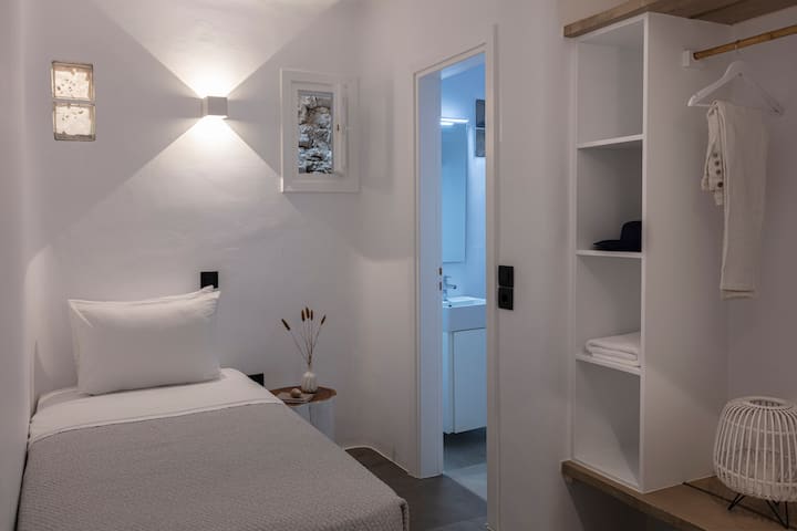 Nuestra habitación de personal con baño privado. 