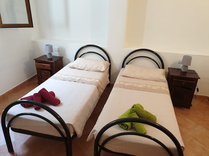 ოთახი 2 (ქვედა დონე)