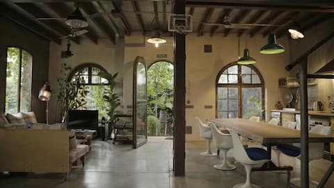 Anuncio de Airbnb popular: Retiro Park Industrial House en Retiro