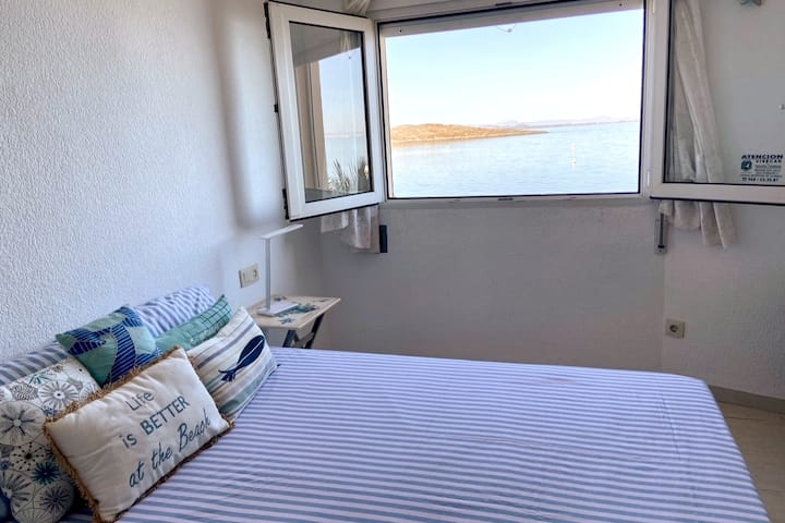 glavna spavaća soba s pogledom na ocean