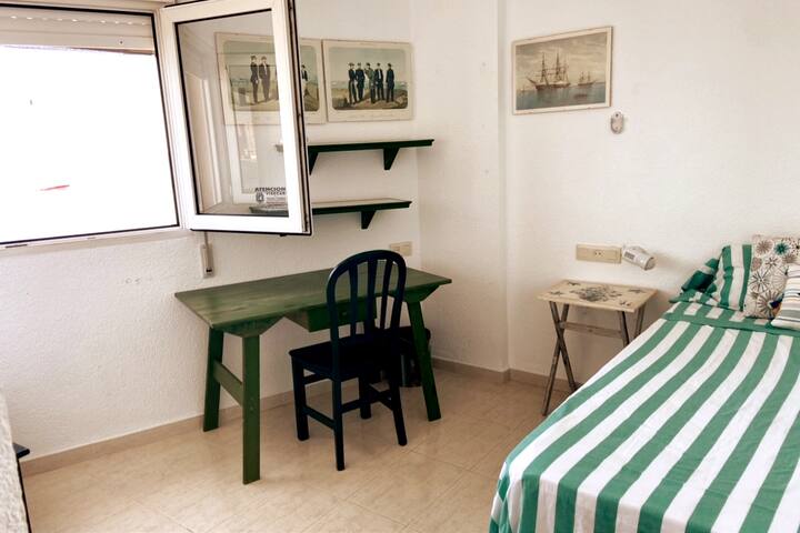 Spavaća soba i radni prostor s pogledom na ocean