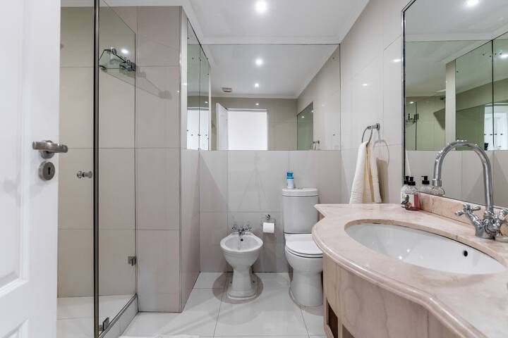 LOCATION LOCATION LOCATION, the GLITZY part of CPT gallery image 3