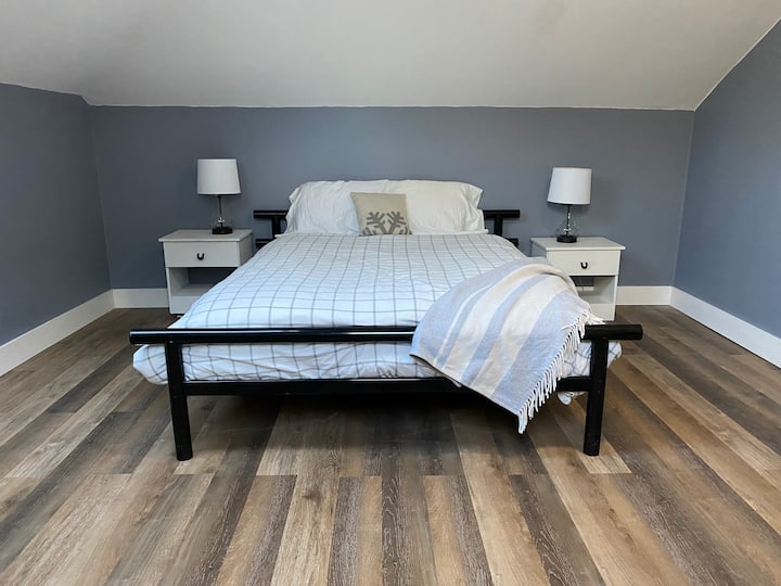 Лофт спалня