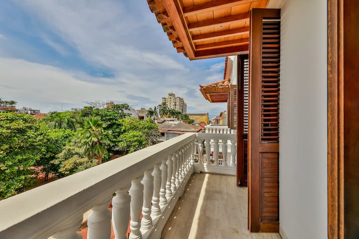 Upscale Penthouse — photo 1