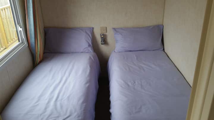 ห้องนอนเตียงคู่