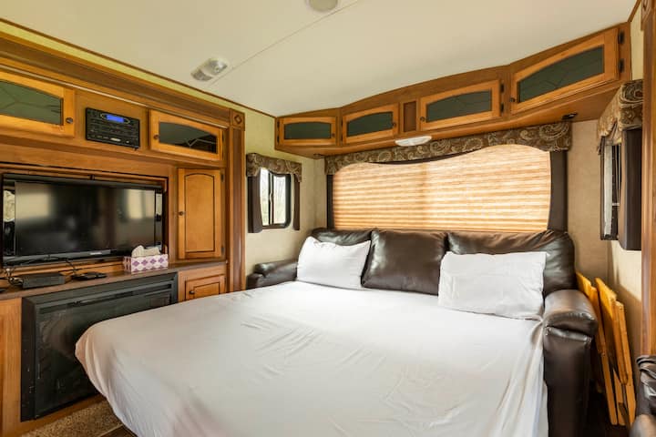 Разтегателен диван.