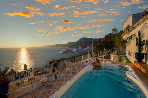 Successful Airbnb property: Villa Milù, sumptuous Mansion with pool & seaview in Praiano