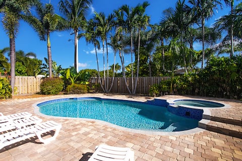 Deluxe 5BR/3BA Home near Beach & Casino Heat Pool