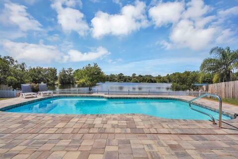 The Salty Goose, Waterfront Pool Home, Sleeps 6