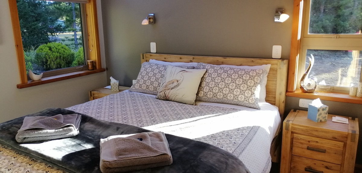 The master bedroom features a large skylight above the super comfy King size bed. Extra blankets and a wall heater ensure that you are warm and cosy at night. The dimmable night lights and candles add extra ambience to this room.