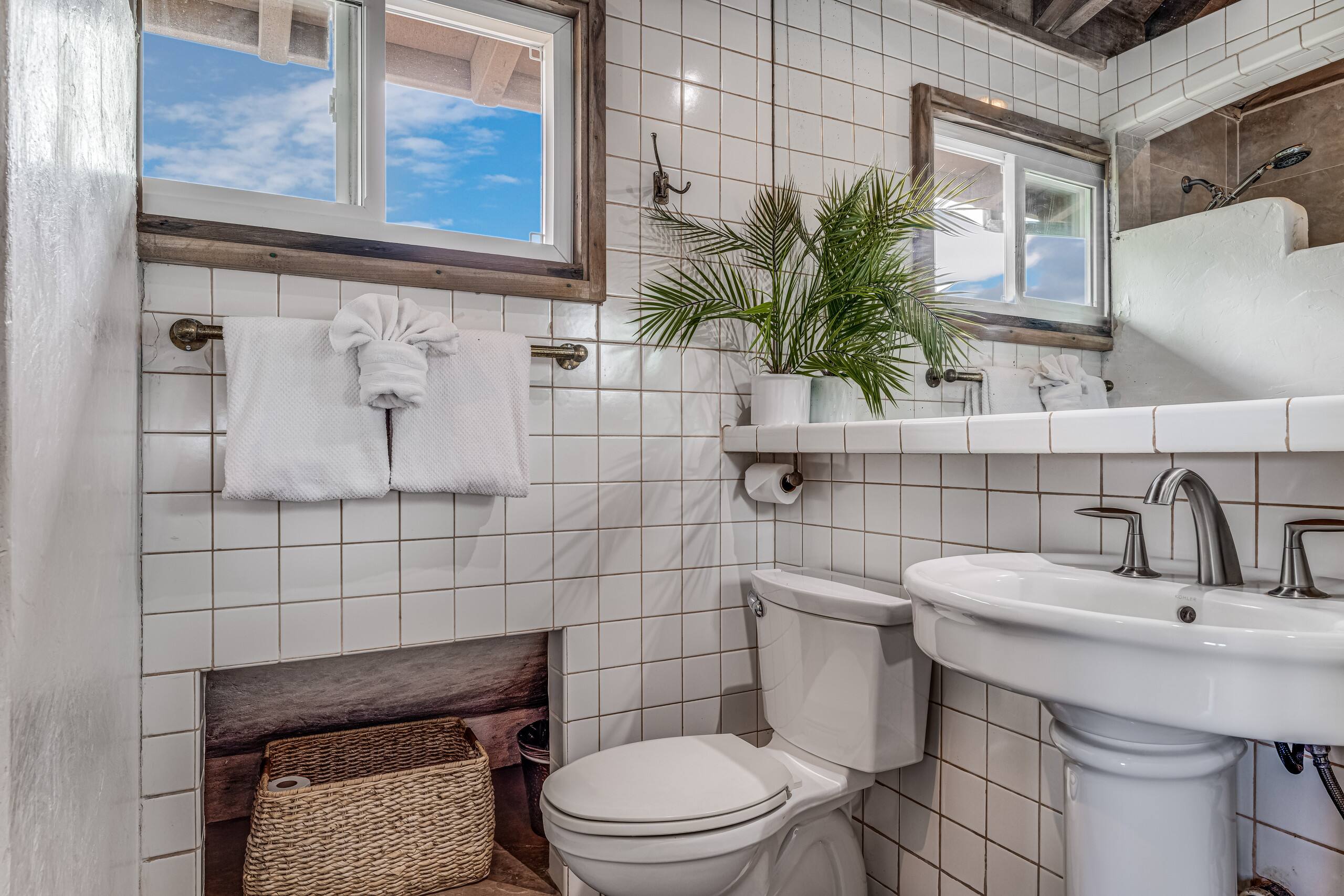 Lani Paradise Oceanfront Private Retreat with Pool - Photo 37