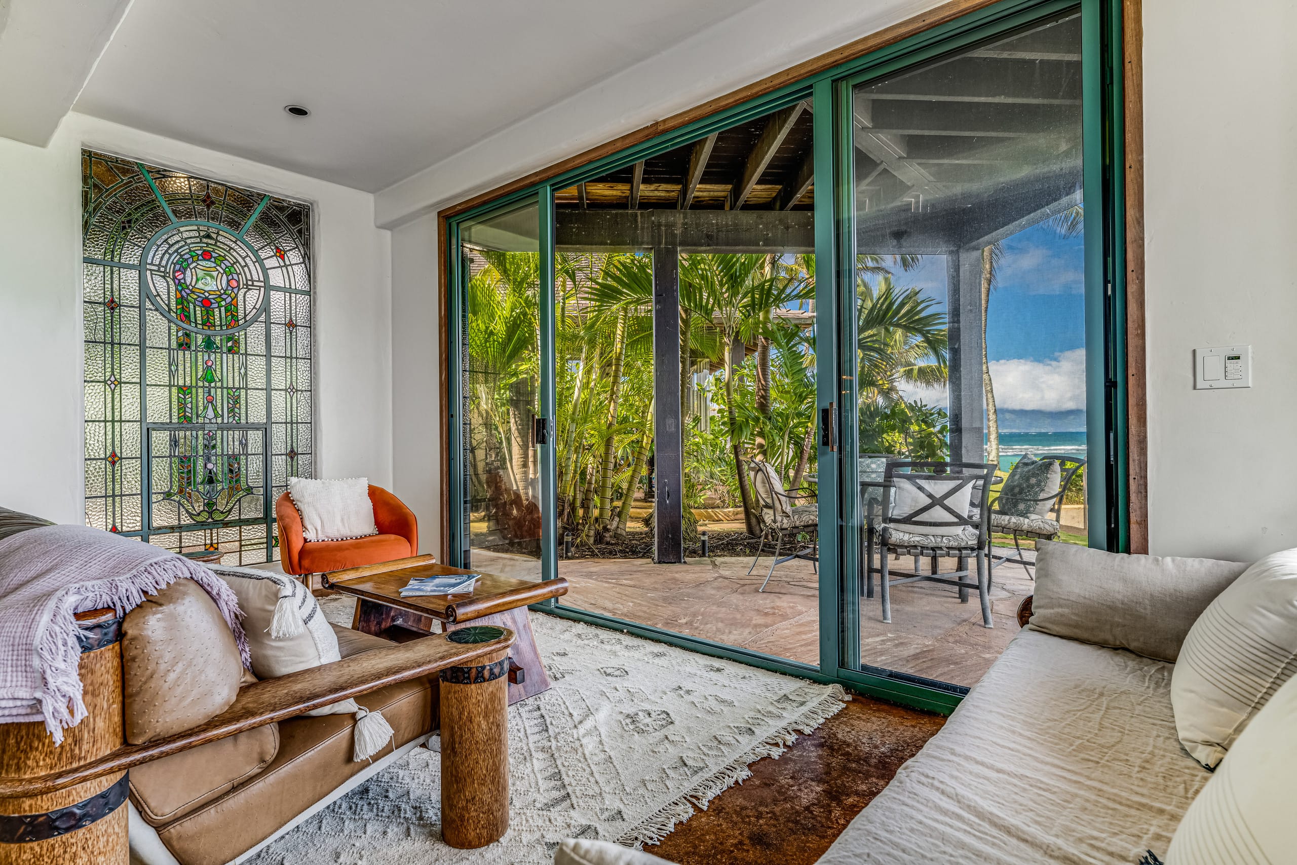 Lani Paradise Oceanfront Private Retreat with Pool - Photo 3